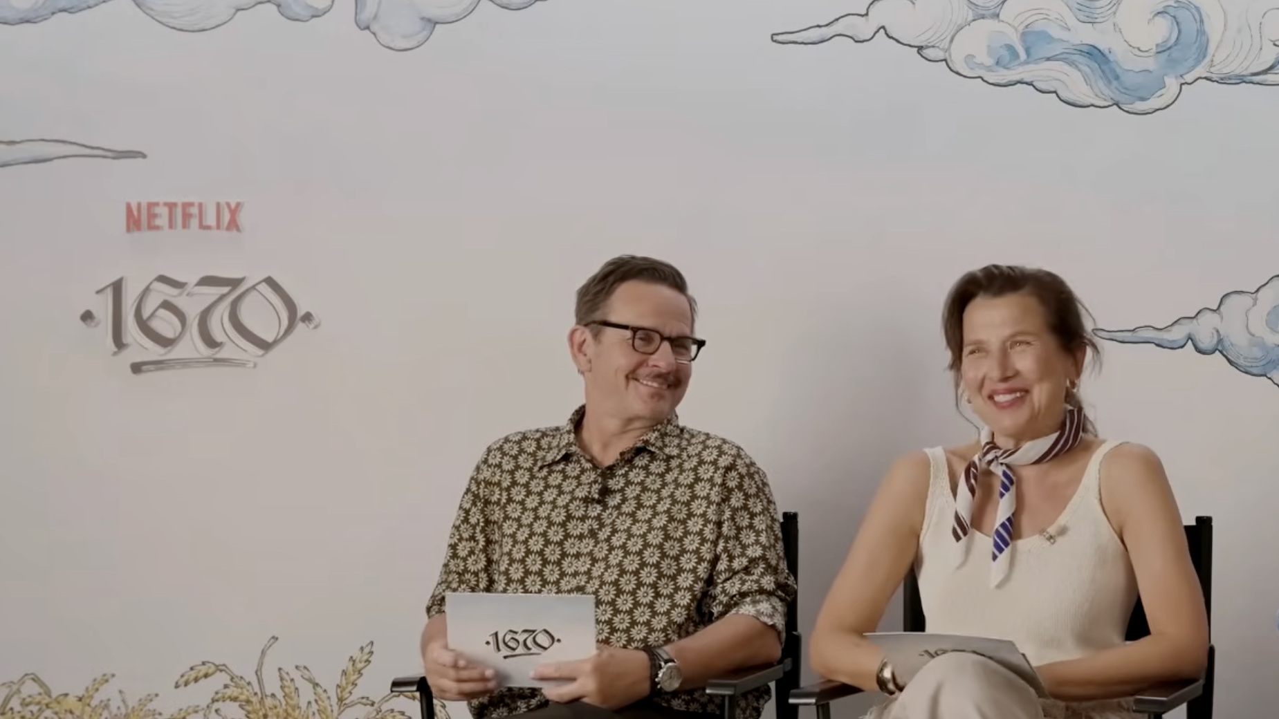 Dwóch gości podczas press junketu serialu 1670 Netflix