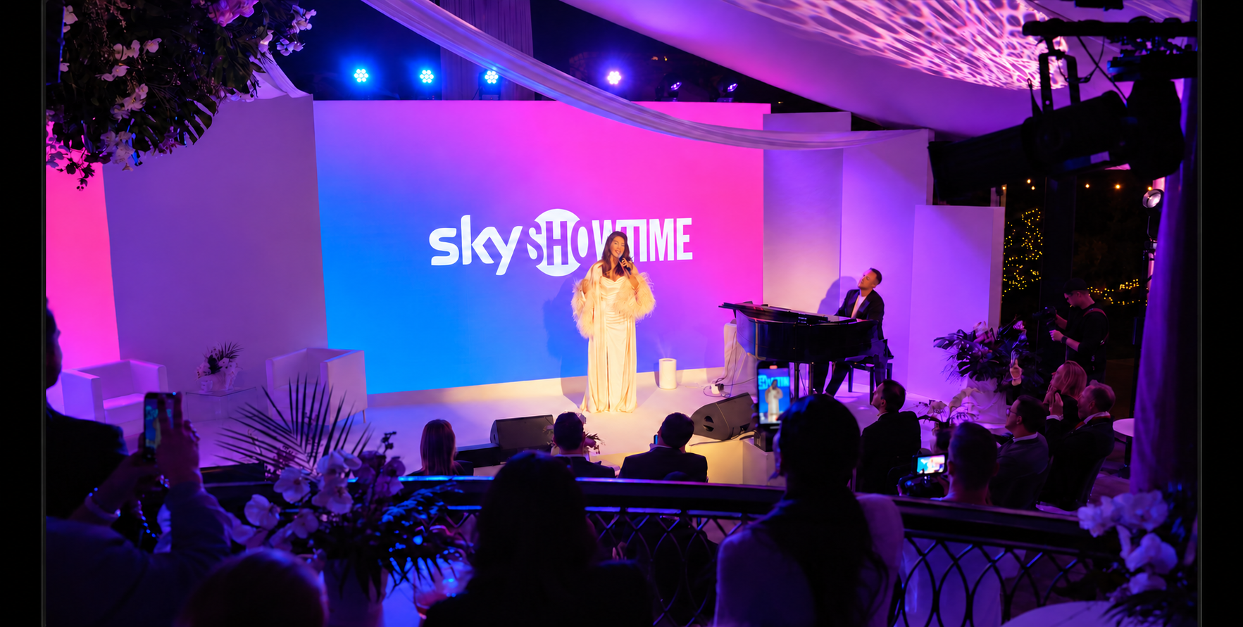 Edyta Górniak występuje na scenie podczas wydarzenia SkyShowtime